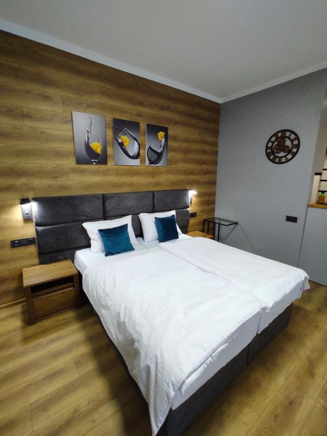 Apart Club Tolstogo Černovice Exteriér fotografie