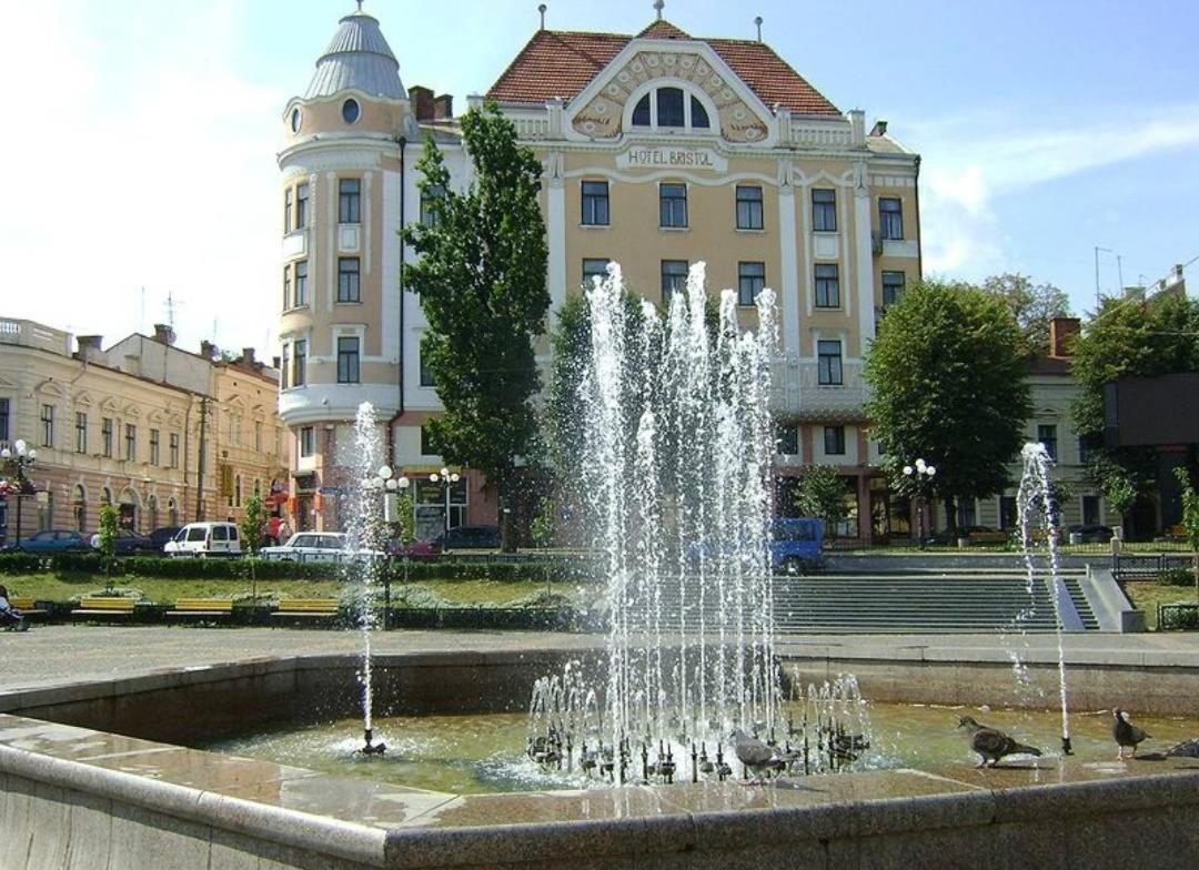 Apart Club Tolstogo Černovice Exteriér fotografie